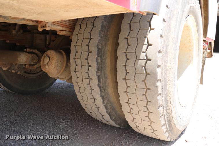 image for item DD4265 1997 GMC C7500 bucket truck