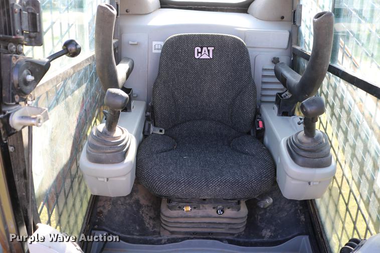 image for item DD4266 2010 Caterpillar 246C skid steer