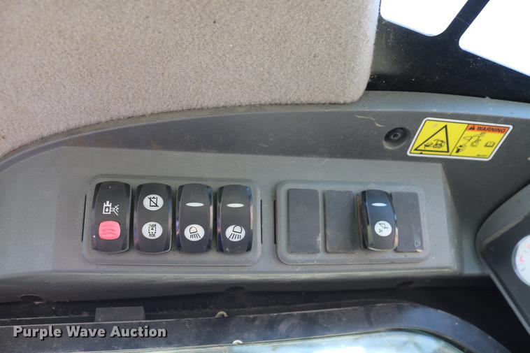 image for item DD4266 2010 Caterpillar 246C skid steer