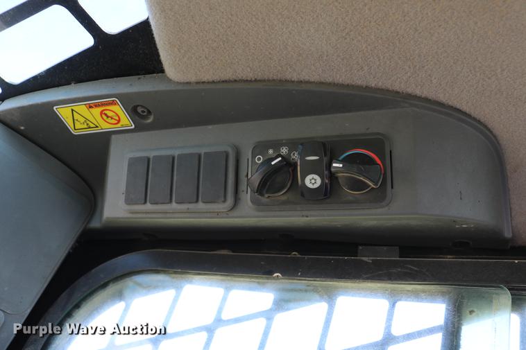 image for item DD4266 2010 Caterpillar 246C skid steer