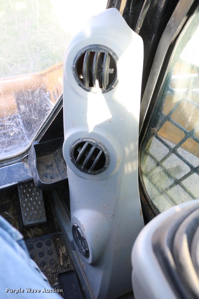 image for item DD4266 2010 Caterpillar 246C skid steer