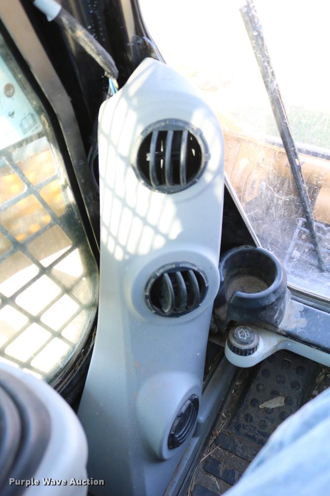 image for item DD4266 2010 Caterpillar 246C skid steer