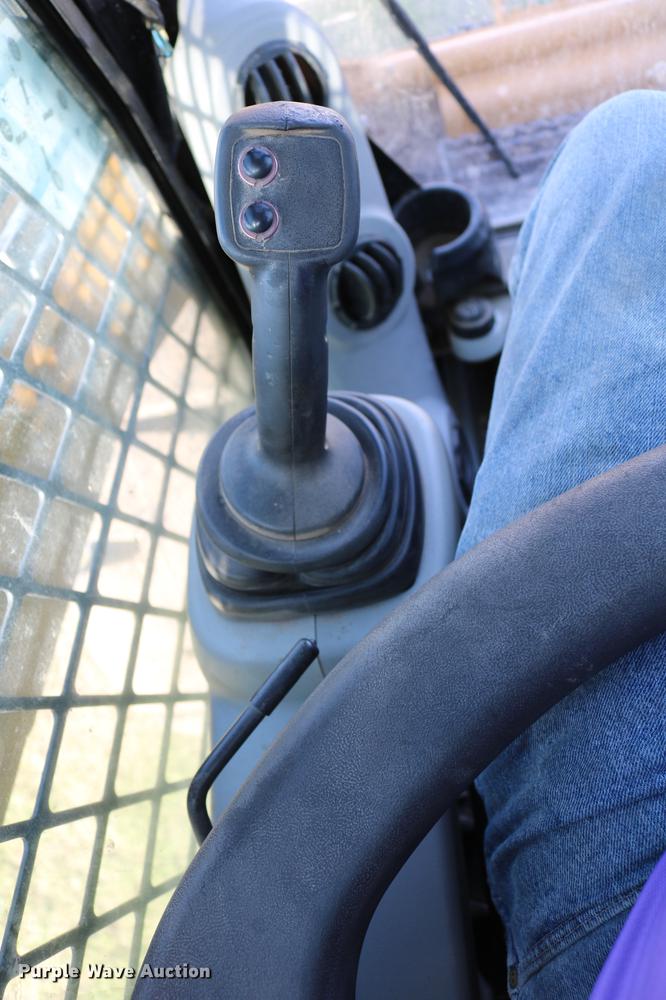 image for item DD4266 2010 Caterpillar 246C skid steer