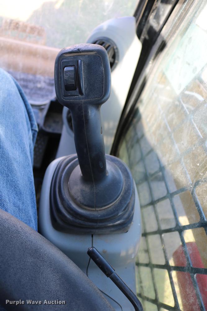 image for item DD4266 2010 Caterpillar 246C skid steer