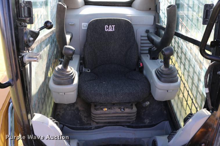 image for item DD4266 2010 Caterpillar 246C skid steer