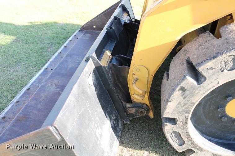 image for item DD4266 2010 Caterpillar 246C skid steer