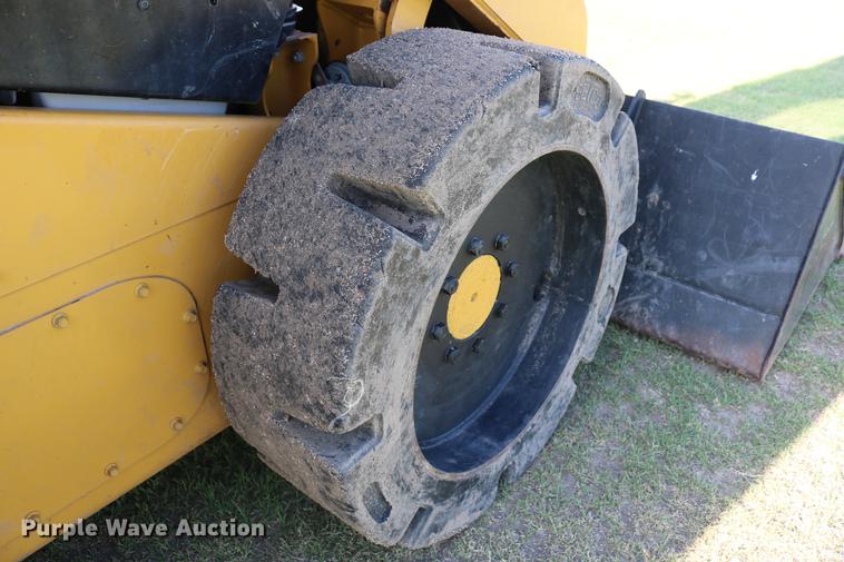 image for item DD4266 2010 Caterpillar 246C skid steer