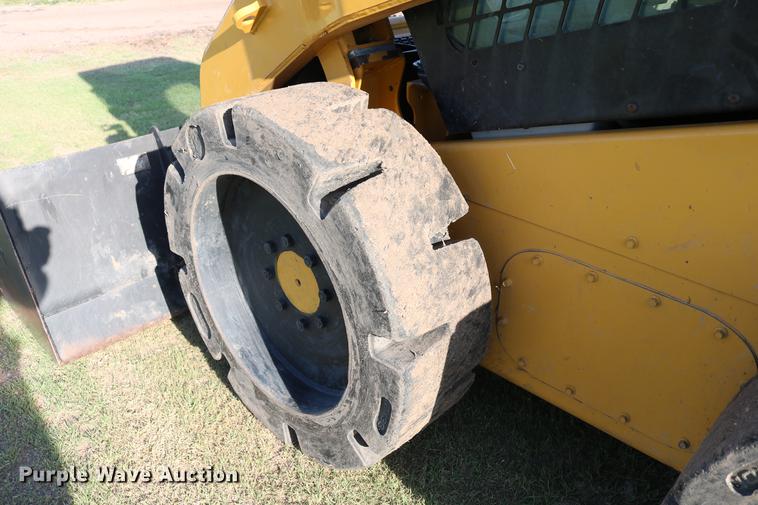 image for item DD4266 2010 Caterpillar 246C skid steer