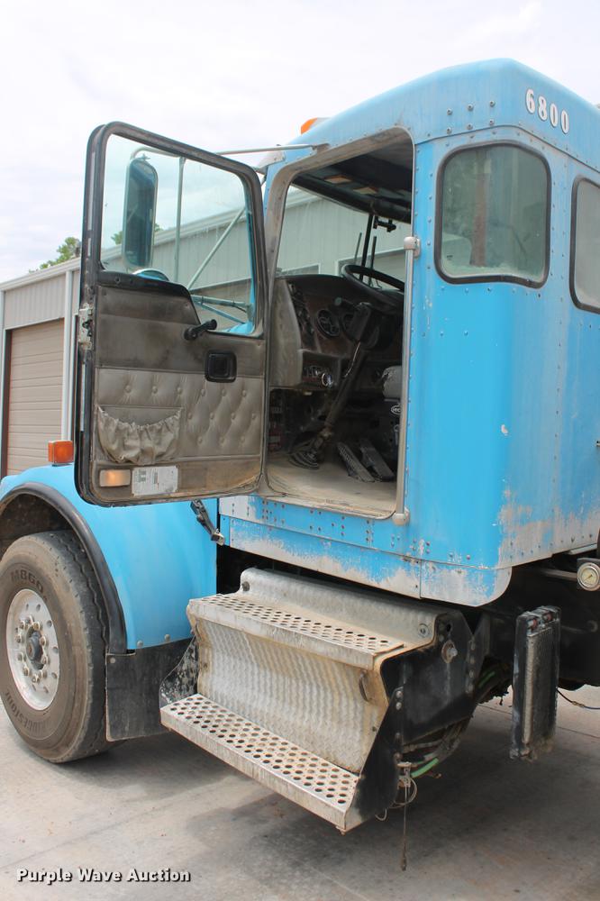 image for item DD4975 2006 Kenworth W900B ready mix truck