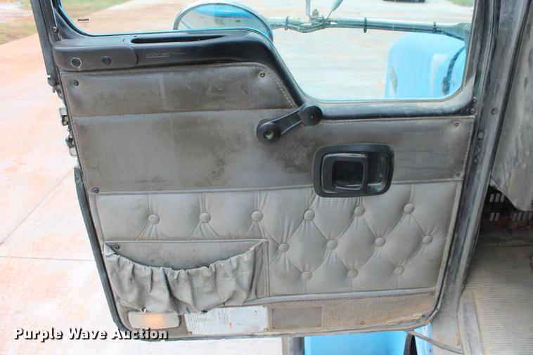 image for item DD4975 2006 Kenworth W900B ready mix truck