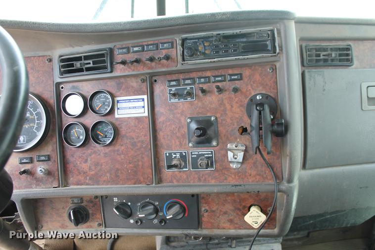 image for item DD4975 2006 Kenworth W900B ready mix truck