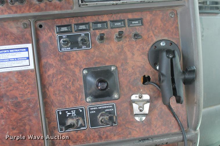 image for item DD4975 2006 Kenworth W900B ready mix truck