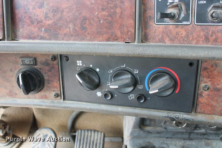 image for item DD4975 2006 Kenworth W900B ready mix truck