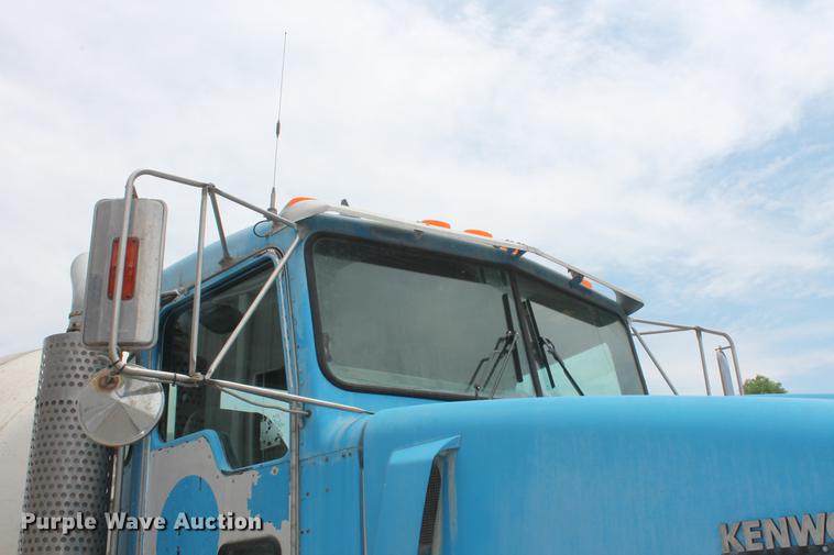 image for item DD4975 2006 Kenworth W900B ready mix truck
