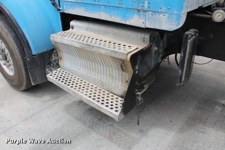 image for item DD4975 2006 Kenworth W900B ready mix truck