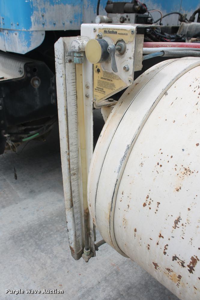 image for item DD4975 2006 Kenworth W900B ready mix truck