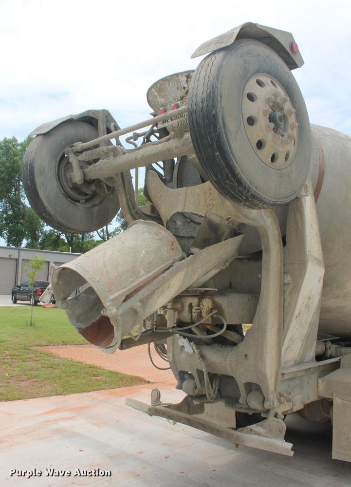 image for item DD4975 2006 Kenworth W900B ready mix truck