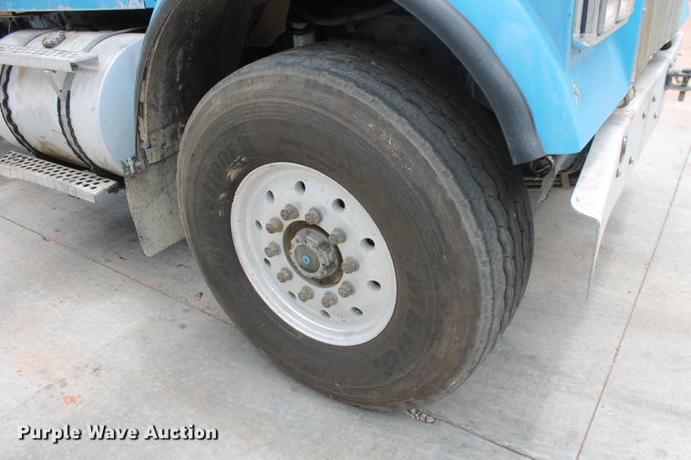 image for item DD4975 2006 Kenworth W900B ready mix truck