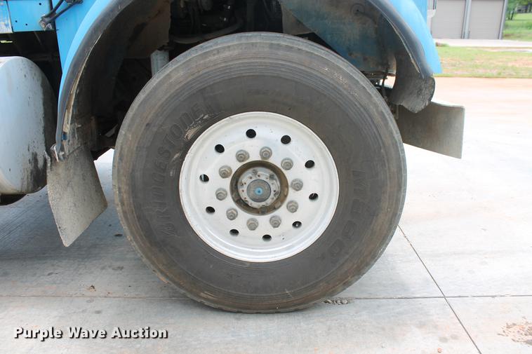 image for item DD4975 2006 Kenworth W900B ready mix truck