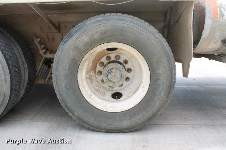 image for item DD4975 2006 Kenworth W900B ready mix truck