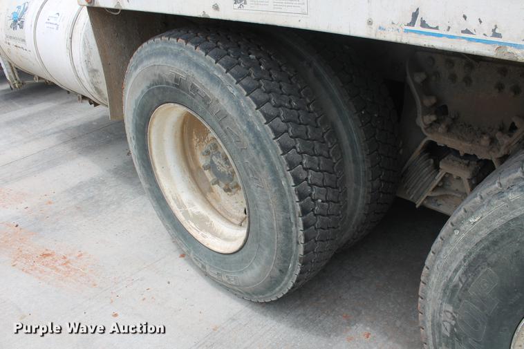 image for item DD4975 2006 Kenworth W900B ready mix truck