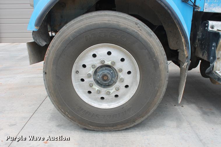 image for item DD4975 2006 Kenworth W900B ready mix truck