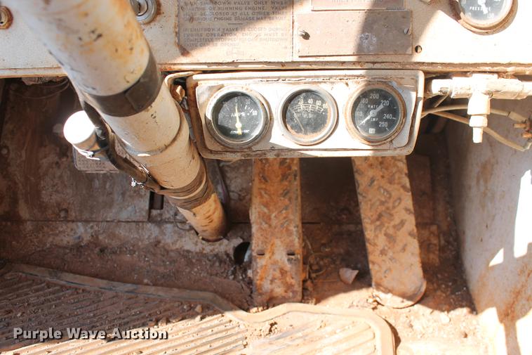 image for item DD4985 1969 P & H 645TC crane