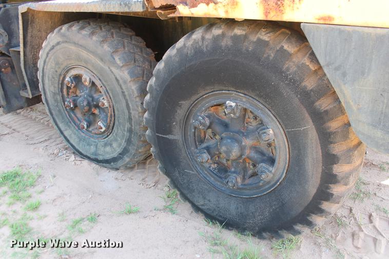 image for item DD4985 1969 P & H 645TC crane