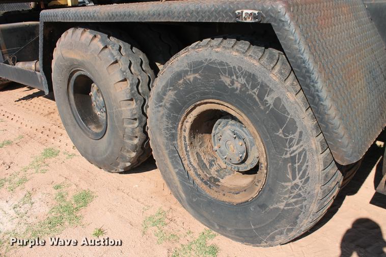 image for item DD4985 1969 P & H 645TC crane