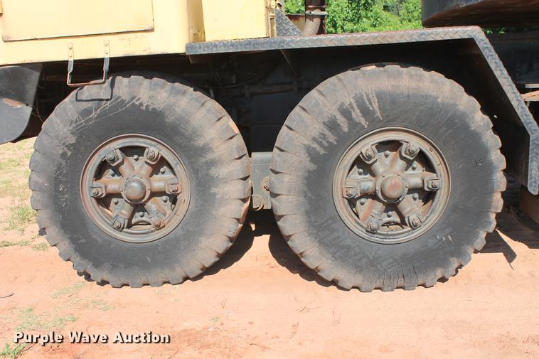 image for item DD4985 1969 P & H 645TC crane