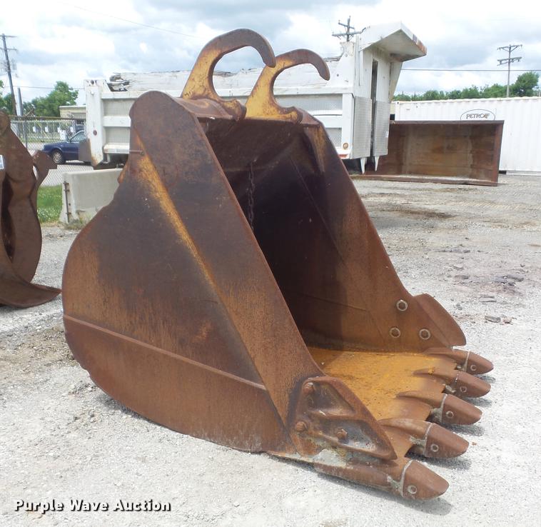 48"W excavator bucket in Pontoon Beach, IL Item DD7196 sold Purple Wave