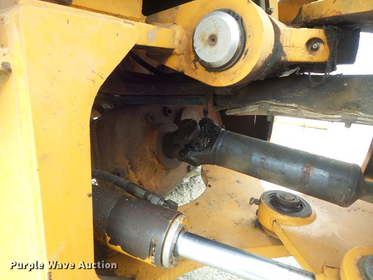 image for item DD7226 1997 Case 360 trencher