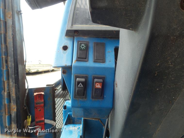 image for item DD7227 1994 Ford 7740 MFWD tractor