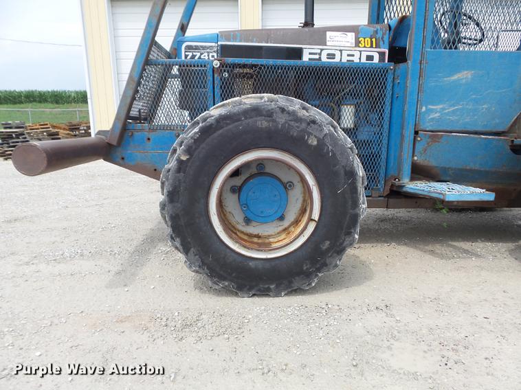 image for item DD7227 1994 Ford 7740 MFWD tractor