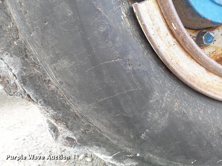 image for item DD7227 1994 Ford 7740 MFWD tractor