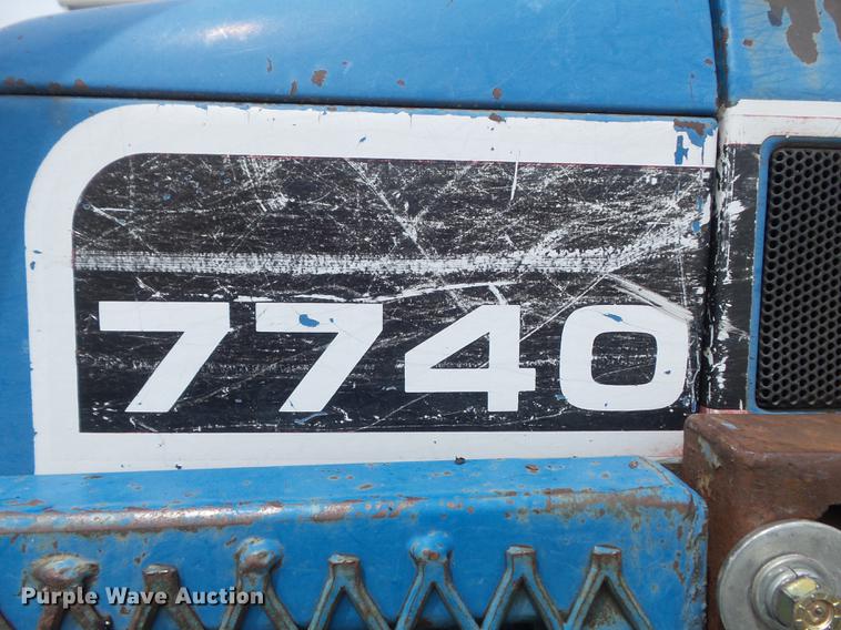 image for item DD7227 1994 Ford 7740 MFWD tractor