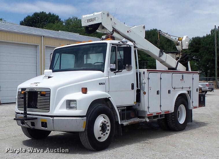 image for item DD7228 2001 Freightliner FL70 bucket truck