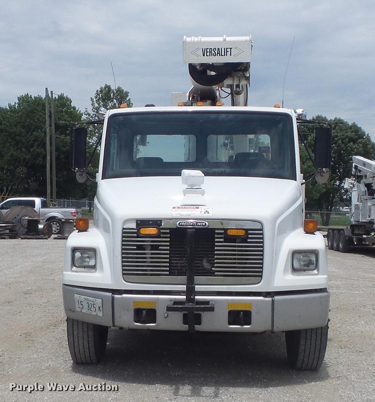 image for item DD7228 2001 Freightliner FL70 bucket truck