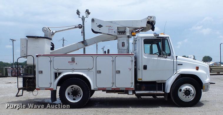 image for item DD7228 2001 Freightliner FL70 bucket truck