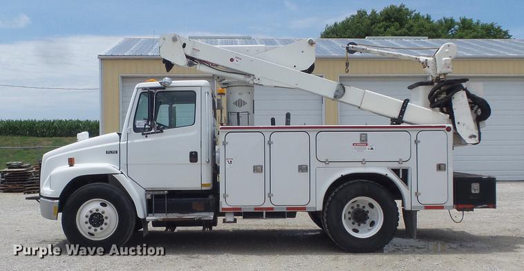 image for item DD7228 2001 Freightliner FL70 bucket truck