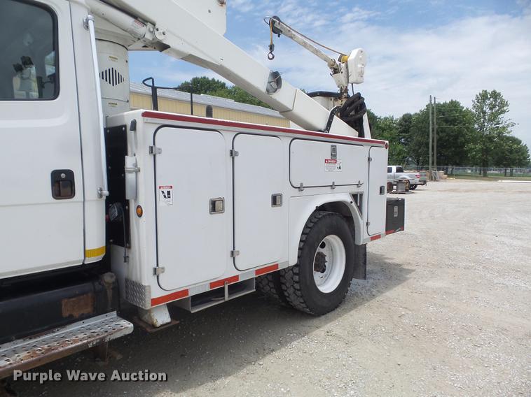 image for item DD7228 2001 Freightliner FL70 bucket truck