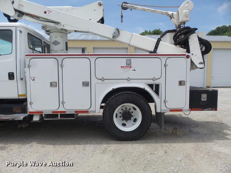 image for item DD7228 2001 Freightliner FL70 bucket truck