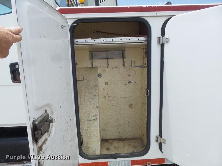 image for item DD7228 2001 Freightliner FL70 bucket truck