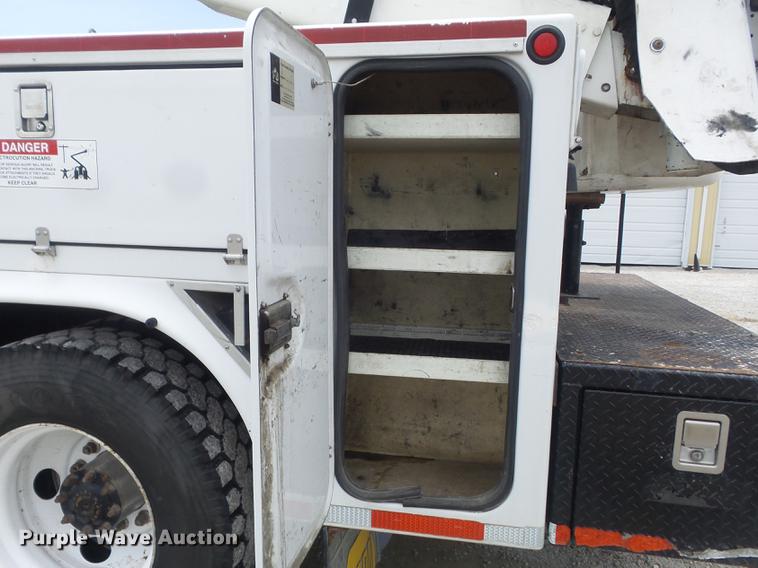 image for item DD7228 2001 Freightliner FL70 bucket truck