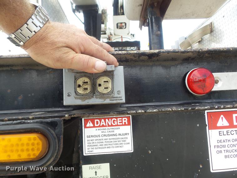 image for item DD7228 2001 Freightliner FL70 bucket truck