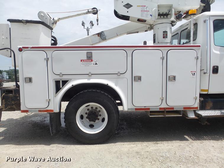 image for item DD7228 2001 Freightliner FL70 bucket truck