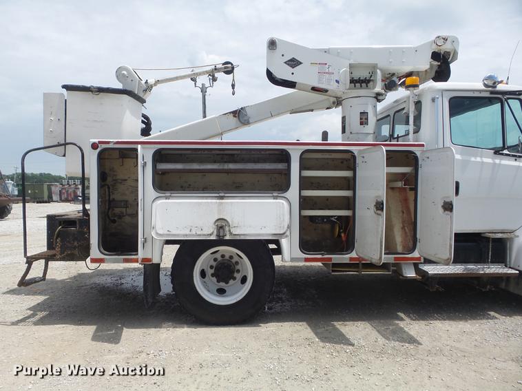 image for item DD7228 2001 Freightliner FL70 bucket truck