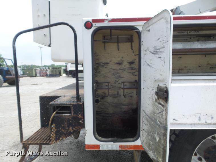 image for item DD7228 2001 Freightliner FL70 bucket truck