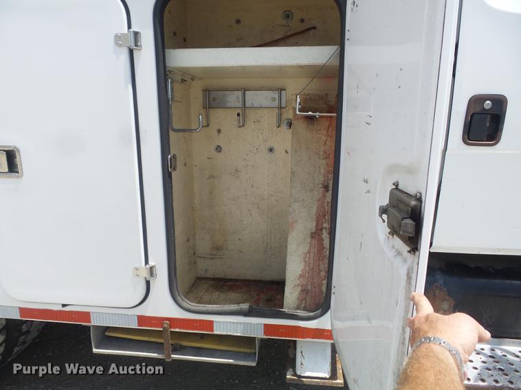 image for item DD7228 2001 Freightliner FL70 bucket truck