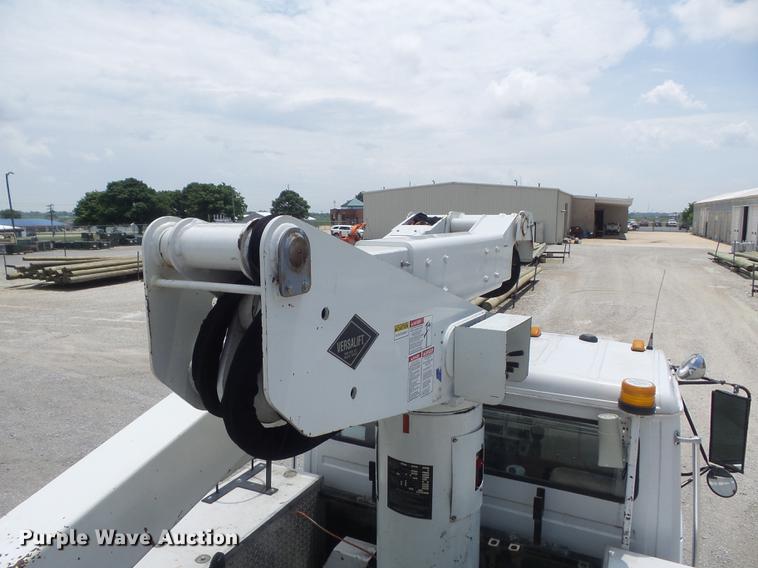 image for item DD7228 2001 Freightliner FL70 bucket truck